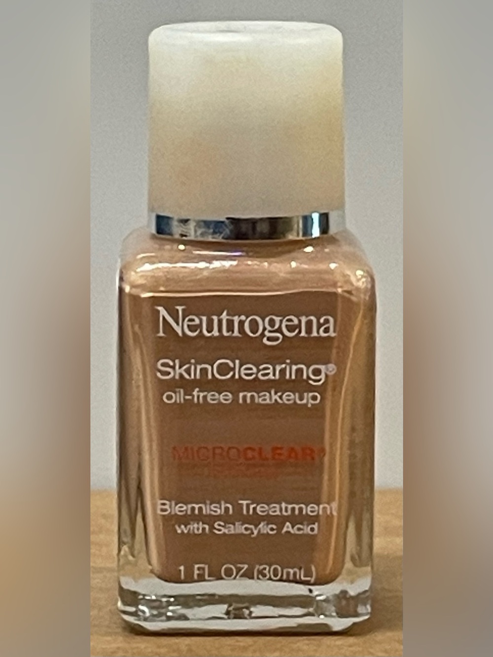 Neutrogena SkinClearing Oil-Free Makeup Foundation — 105 Caramel